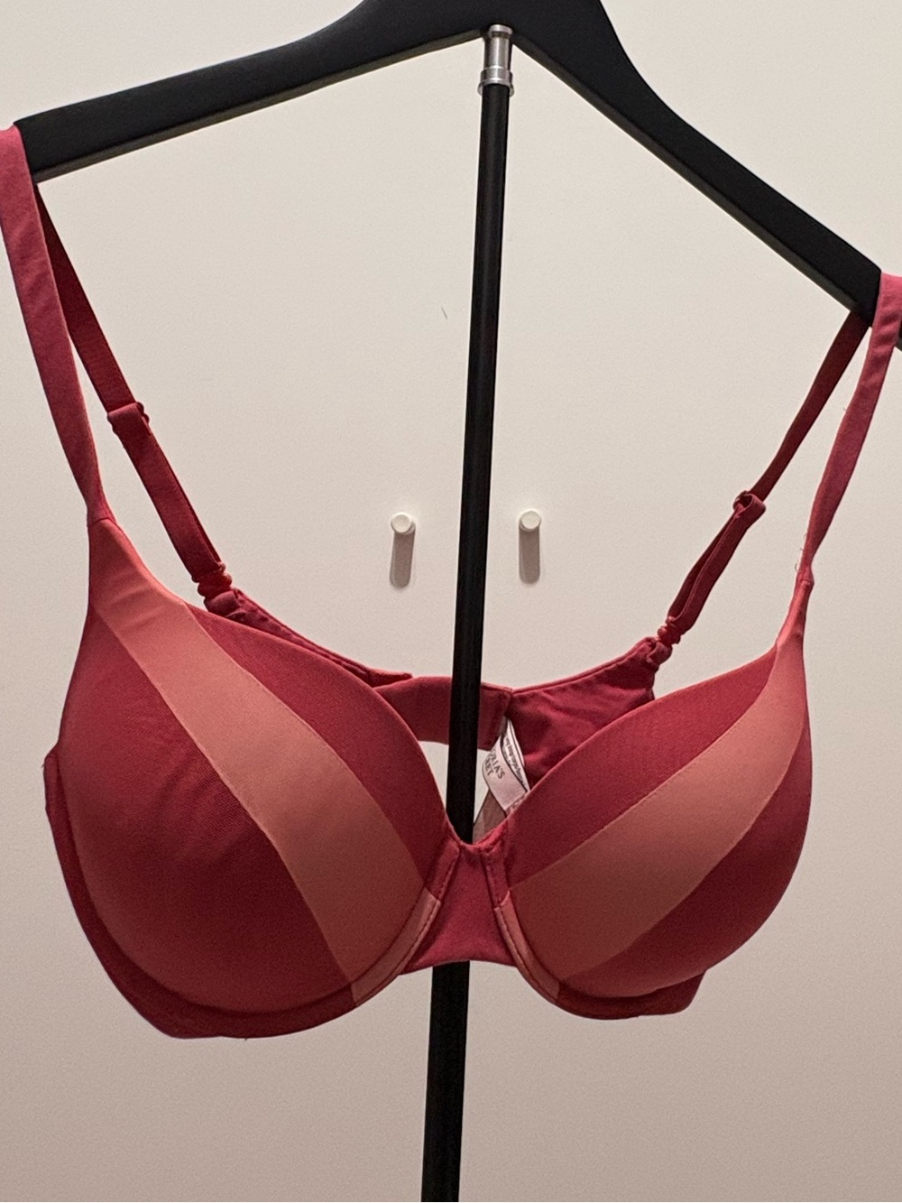 Victoria's Secret Body by Victoria Salmon & Peach Colorblock Bra 34DD